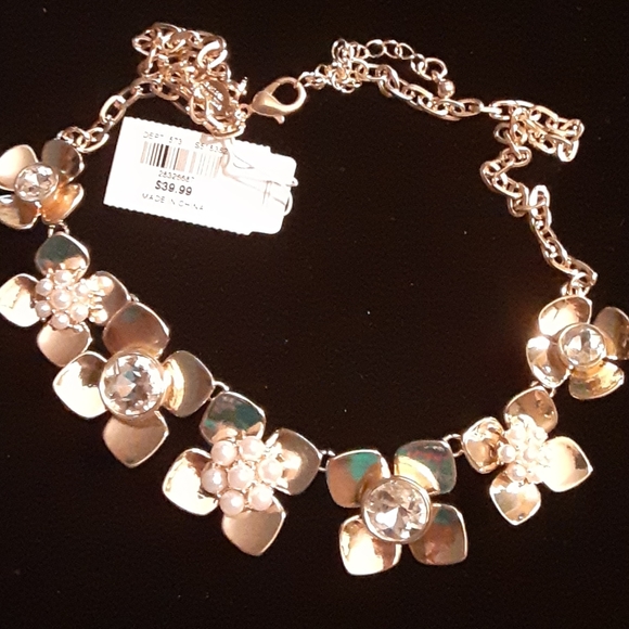 ANN TAYLOR FACTORY GOLD STATEMENT NECKLACE - Picture 4 of 8